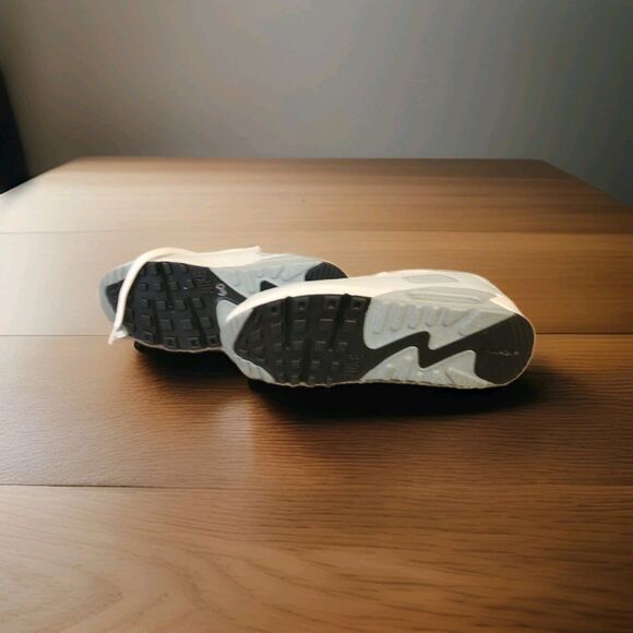 Nike WMNS Air Max 90 SE Molten Metal Limited Edition Rare FN6948-100 AD - Picture 4 of 6